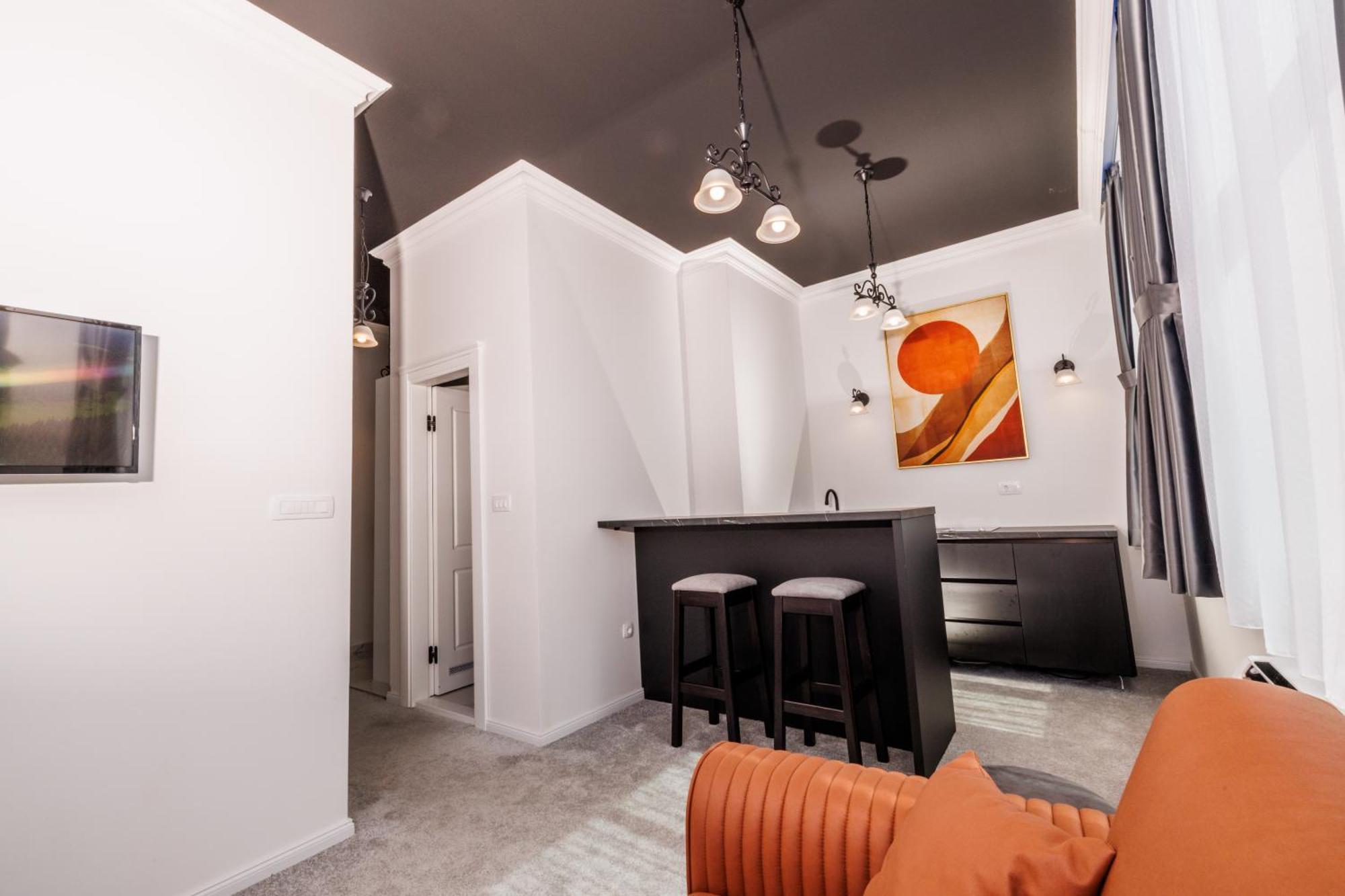 White Unique Apart Nikšić Buitenkant foto